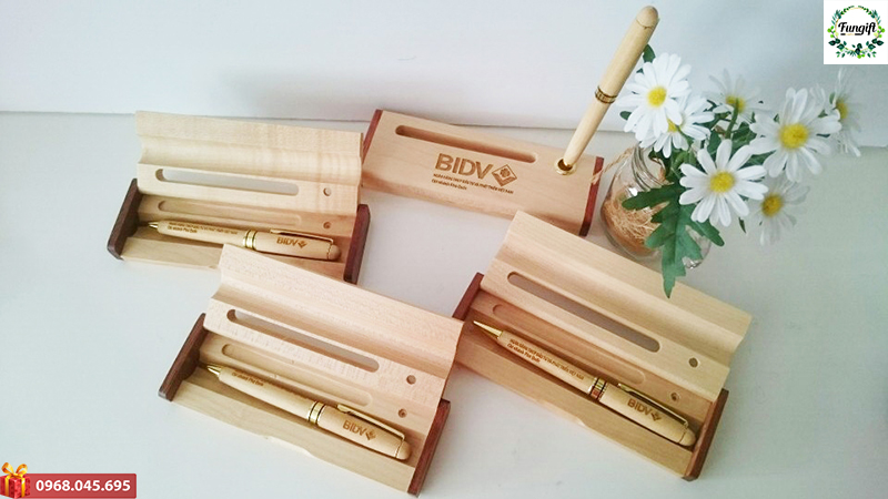 Bút gỗ khắc chữ