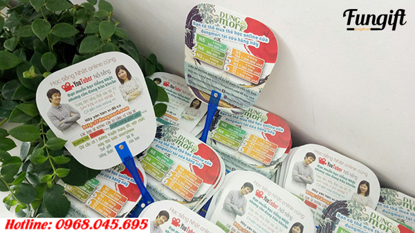 Quạt quảng cáo cán bấm