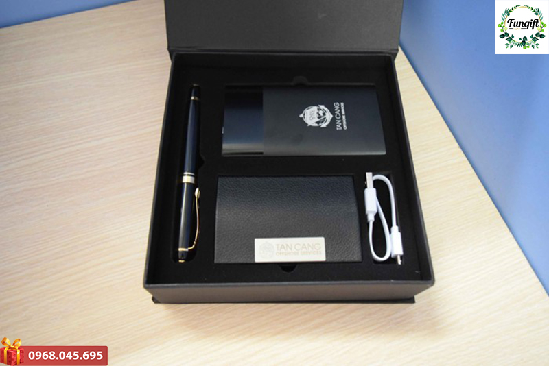 Giftset Bộ quà tặng 3 in 1 pin sạc dự phòng + bút ký kim loại + hộp namecard in khắc logo làm quà tặng khách hàng quảng bá thương hiệu doanh nghiệp