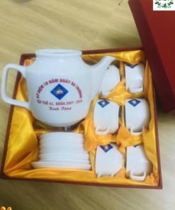 In logo lên ấm chén Bát Tràng