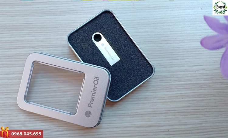 qua-tang-usb-kim-loai-in-logoQuà tặng usb kim loại in logo Quà tặng usb kim loại in logo