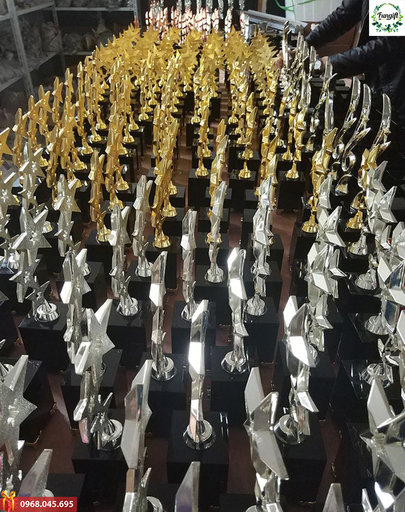 Cúp lưu niệm