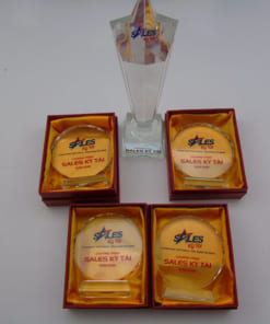 Làm kỷ niệm chương theo yêu cầu