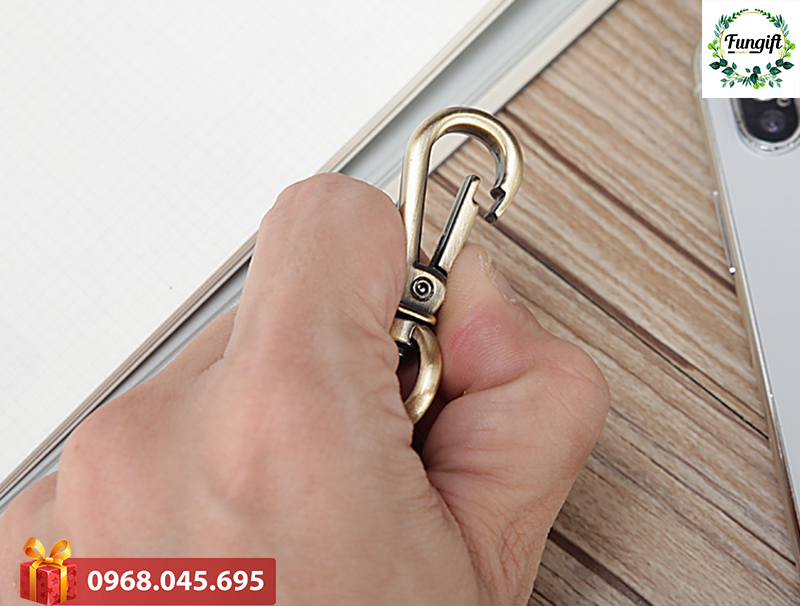 Quà Tặng Móc Khóa Theo Yêu Cầu