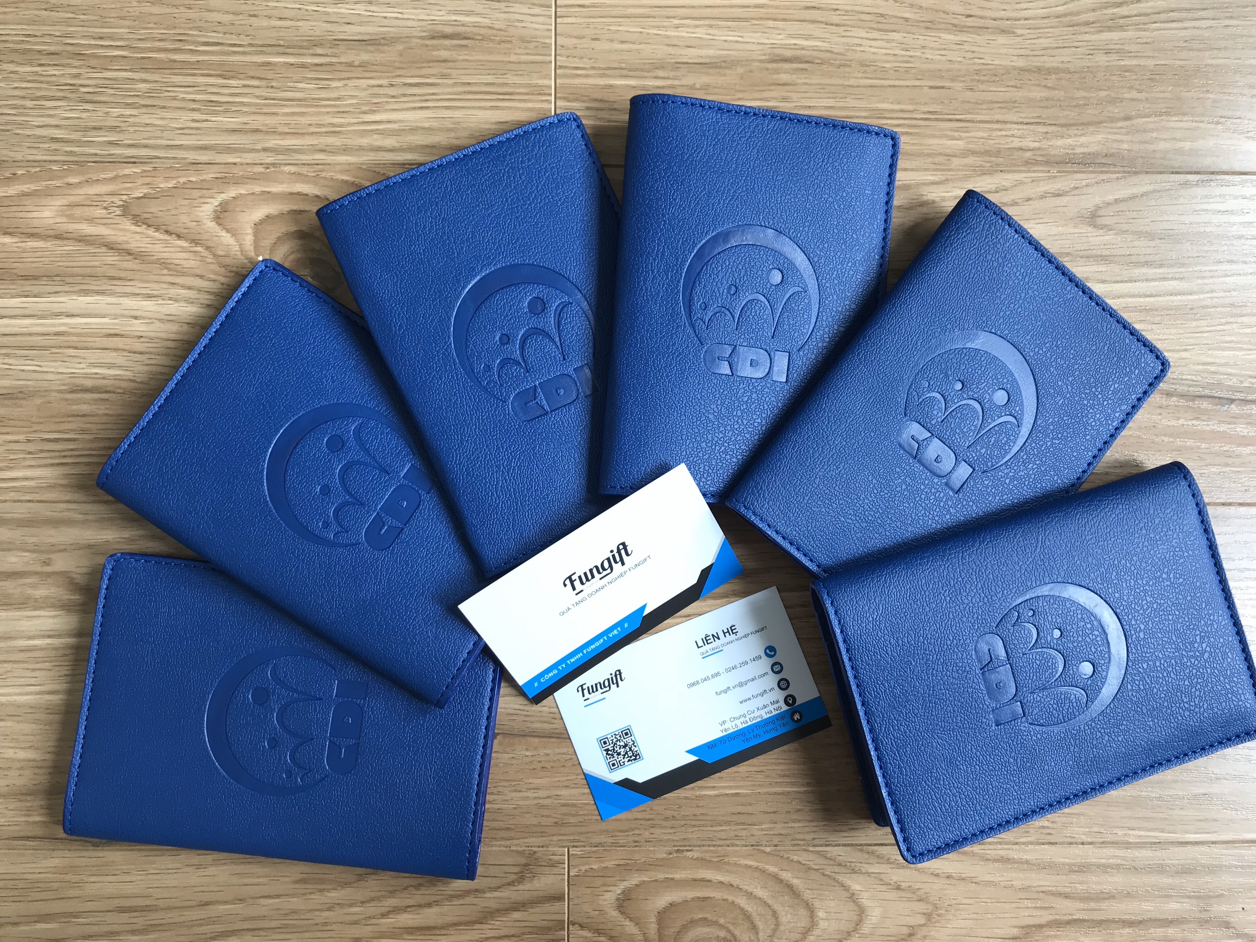 Ví Đựng Passport Bằng Da In Logo