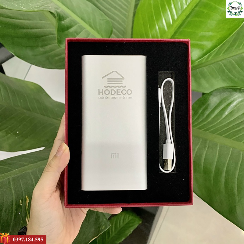Quà tặng pin sạc dự phòng khắc logo công ty