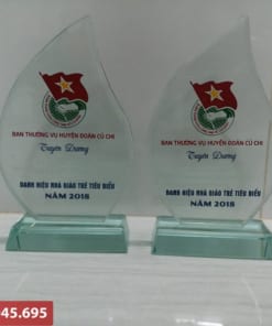 Làm cúp vinh danh