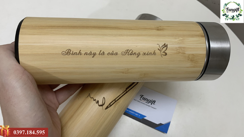 Bình đựng nước khắc tên