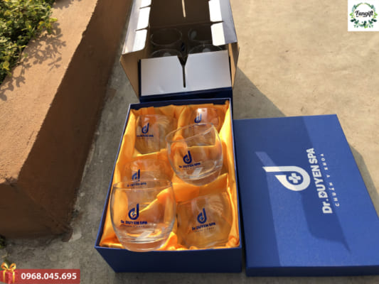 In chữ trên ly thủy tinh