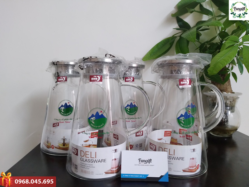 In logo lên bình đựng nước theo yêu cầu