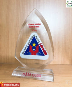 Cúp vinh danh danh giá