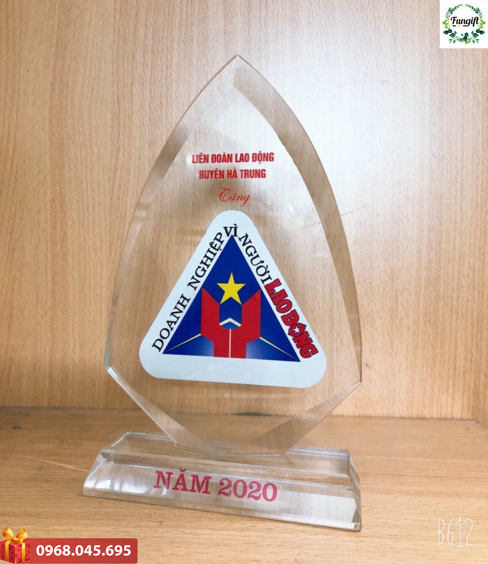 Cúp vinh danh danh giá