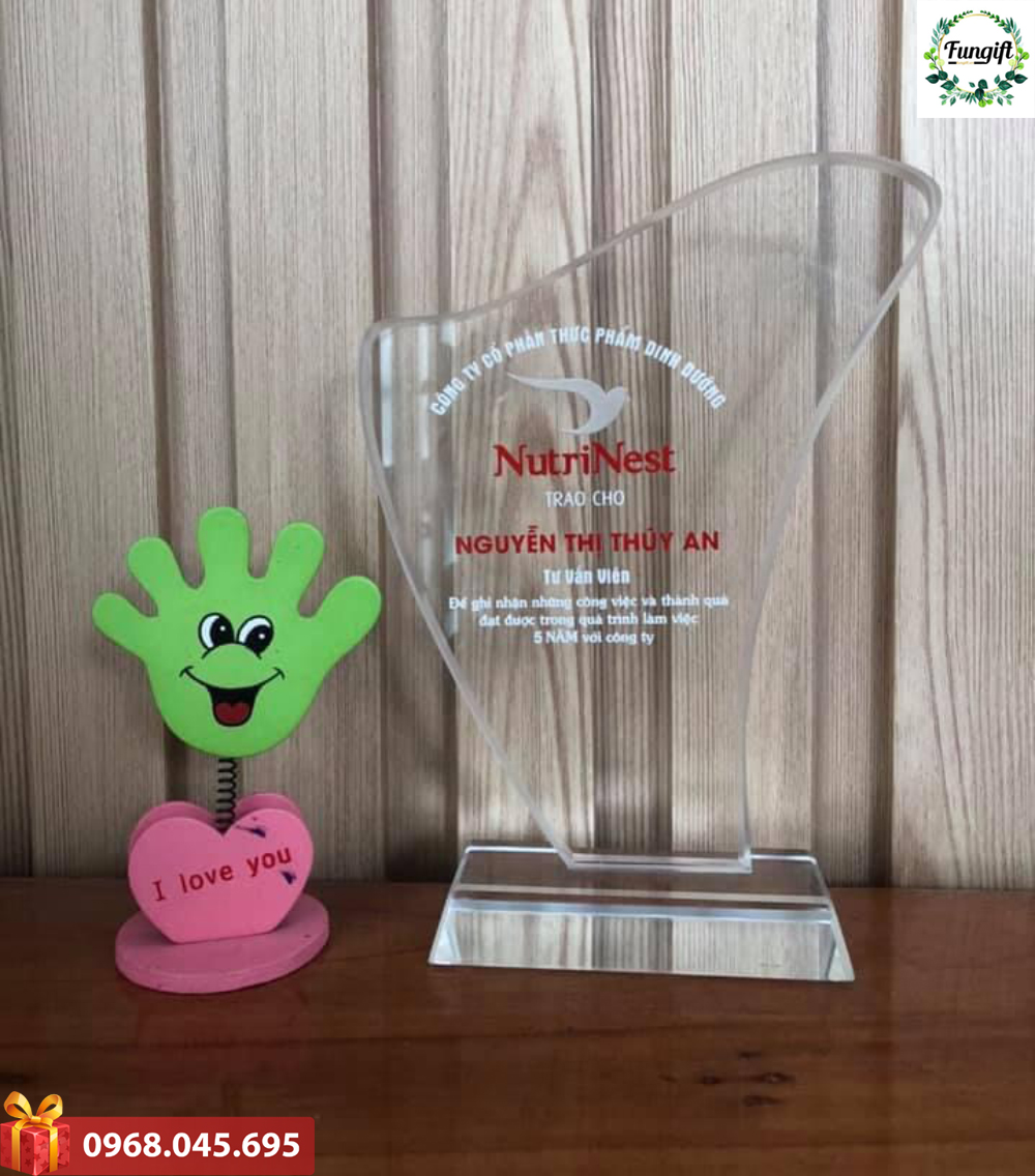 Mẫu cúp kỷ niệm chương đẹp