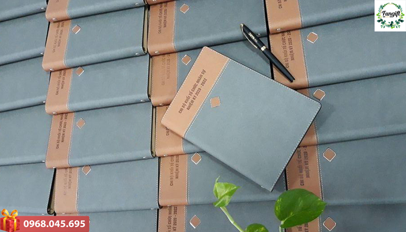Xưởng sản xuất sổ da quà tặng in logo