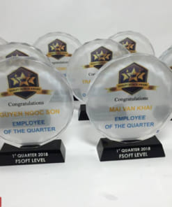 Cúp pha lê kỷ niệm chương