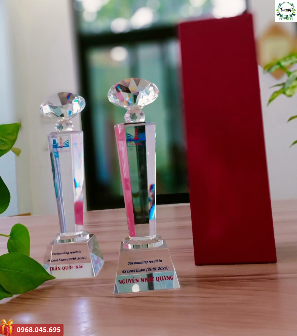 Cúp pha lê khắc chữ
