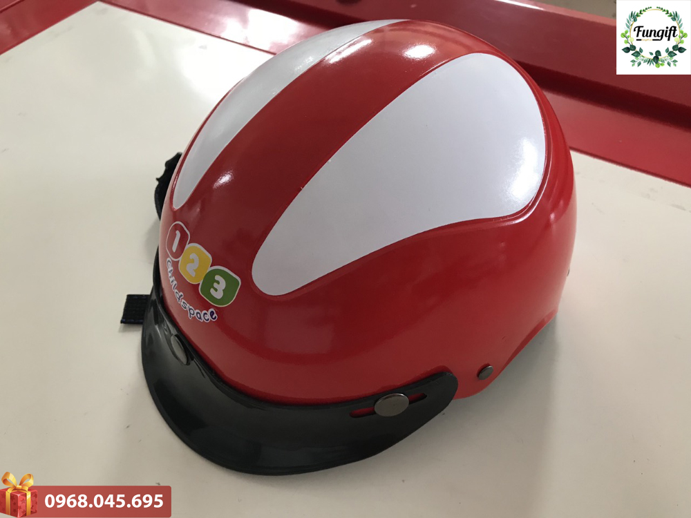 In logo lên mũ bảo hiểm In logo lên mũ bảo hiểm