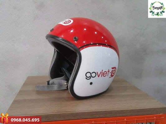 In logo trên mũ bảo hiểm