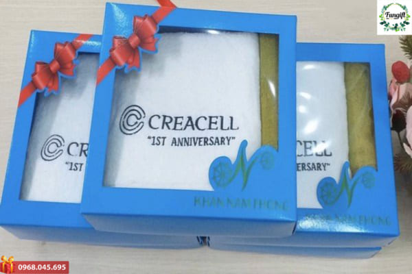 Quà tăng khăn khuyến mại thêu logo