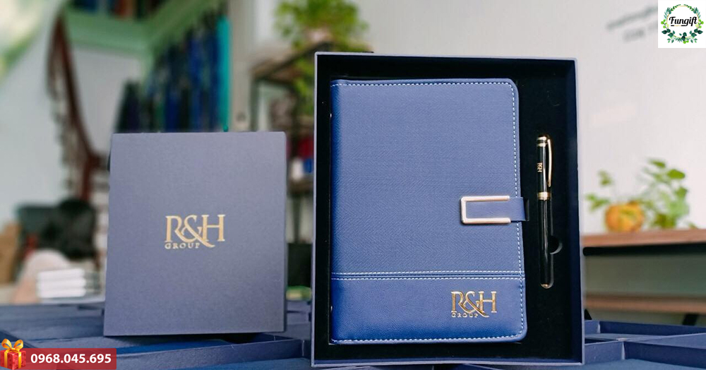 Bộ giftset (Sổ da + But kí) in logo đẹp
