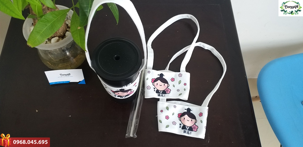 Bình nước kèm túi vải 