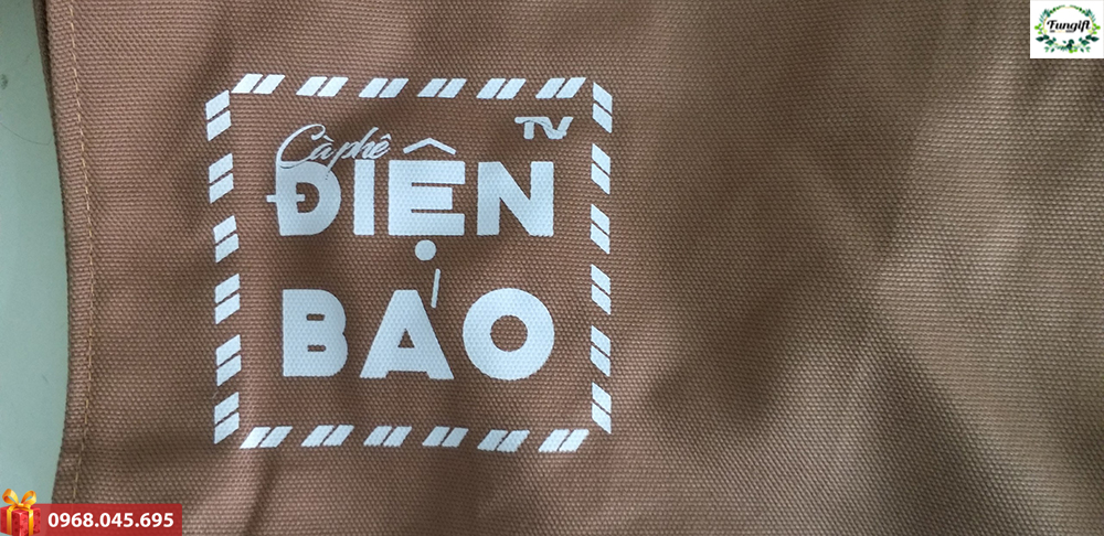 In logo lên túi vải bao bố