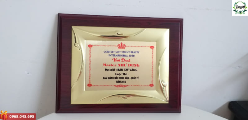 Thiết kế bảng vinh danh theo yêu cầu