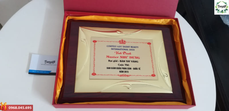 Quà tặng bẳng vinh danh