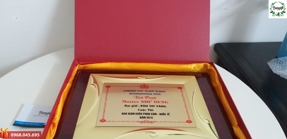 Bảng vinh danh in ấn theo yêu cầu 