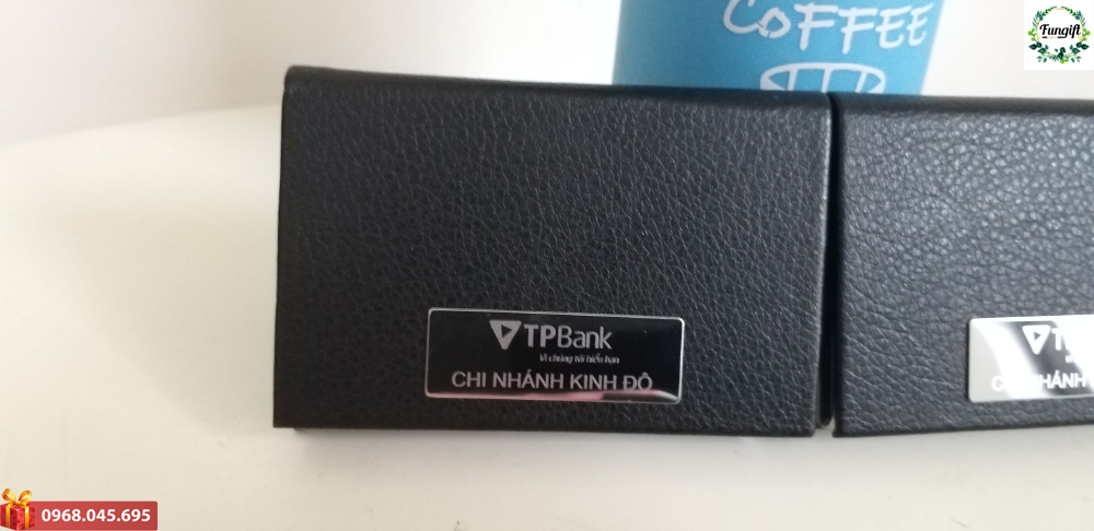 Ví đựng thẻ khắc logo công ty 