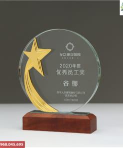 Xưởng in cúp pha lê theo yêu cầu