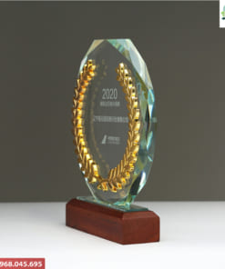 Cúp pha lê cáo cấp