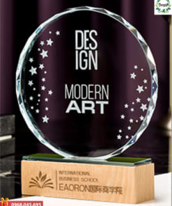 Khắc logo lên cúp quà tặng