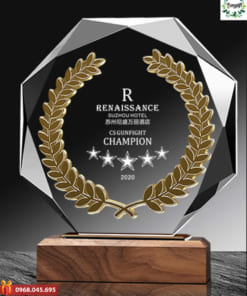 Nhận in khắc lên cúp pha lê theo yêu cầu