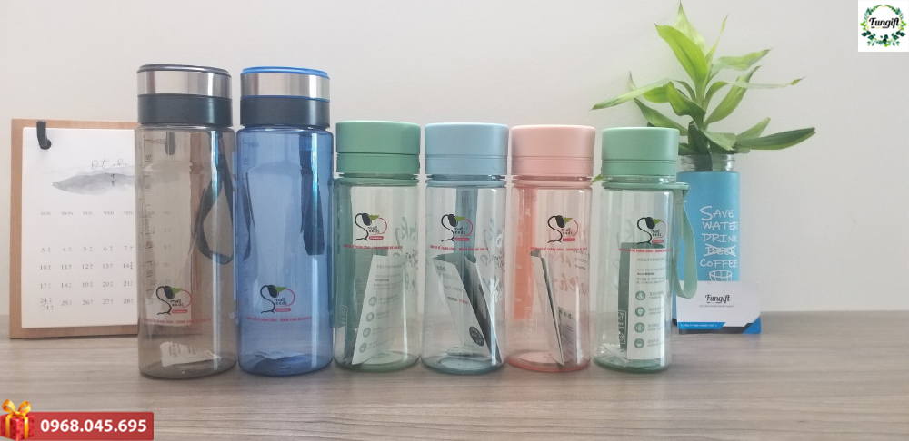Quà tặng bình nước cho các bé