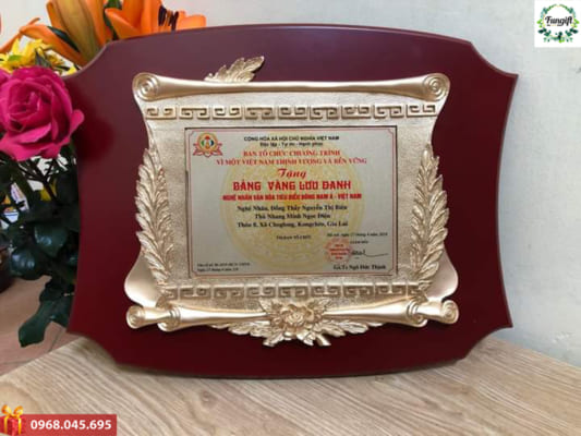 Bảng vinh danh nhân viên