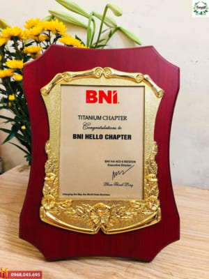 In bảng vinh danh nhân viên