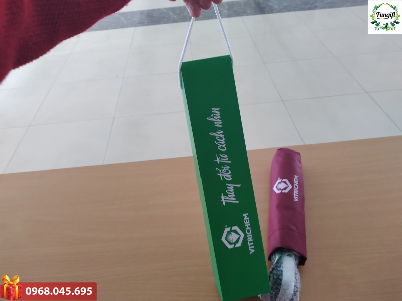 In logo lên ô dù làm quà tặng