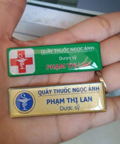 Bảng tên nhân viên đeo áo