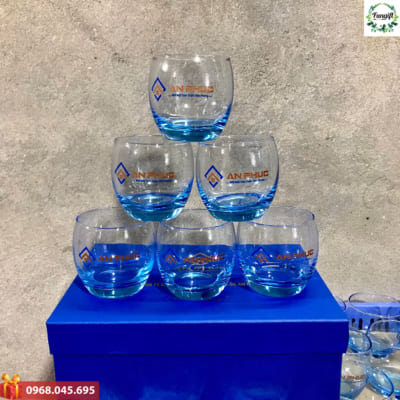 In chữ lên cốc thủy tinh