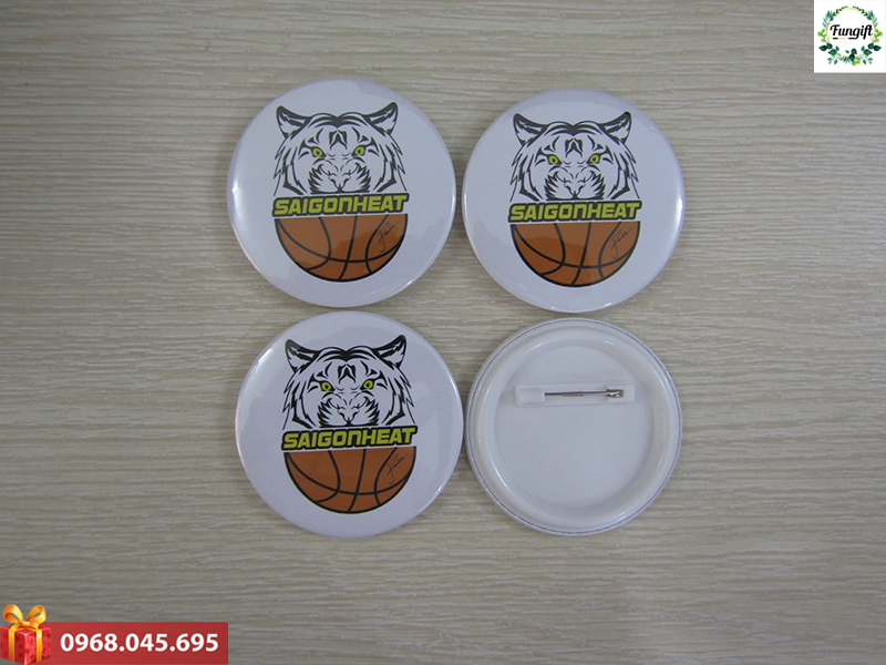 In huy hiệu cài áo