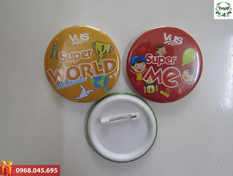 In huy hiệu nhựa