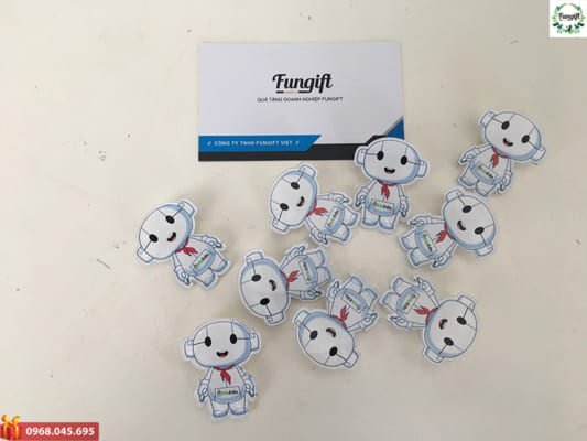 In huy hiệu theo yêu cầu