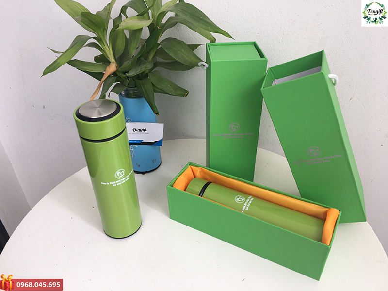 In logo lên bình nước theo yêu cầu
