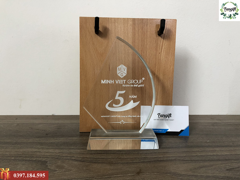 Kỷ niệm chương pha lê Hà Nội