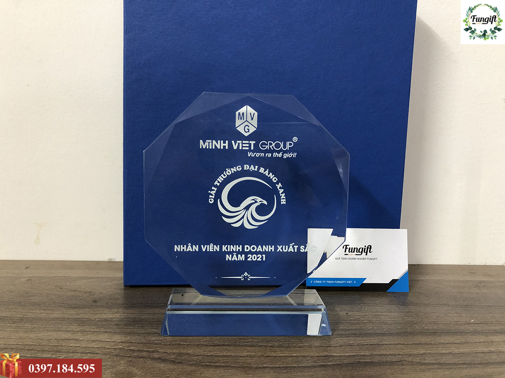 Kỷ niệm chương pha lê in logo