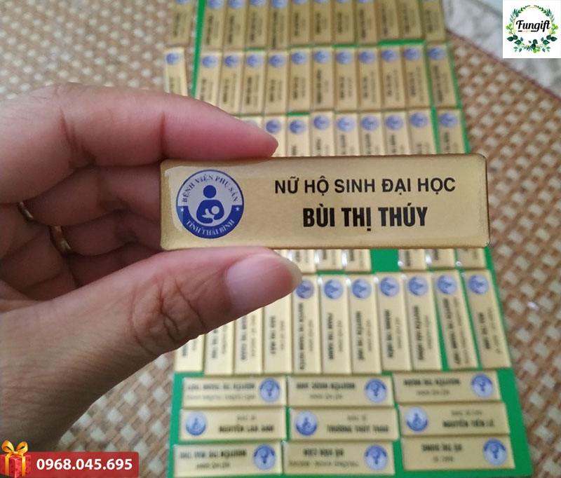 Làm bảng tên nhân viên tại Hà Nội