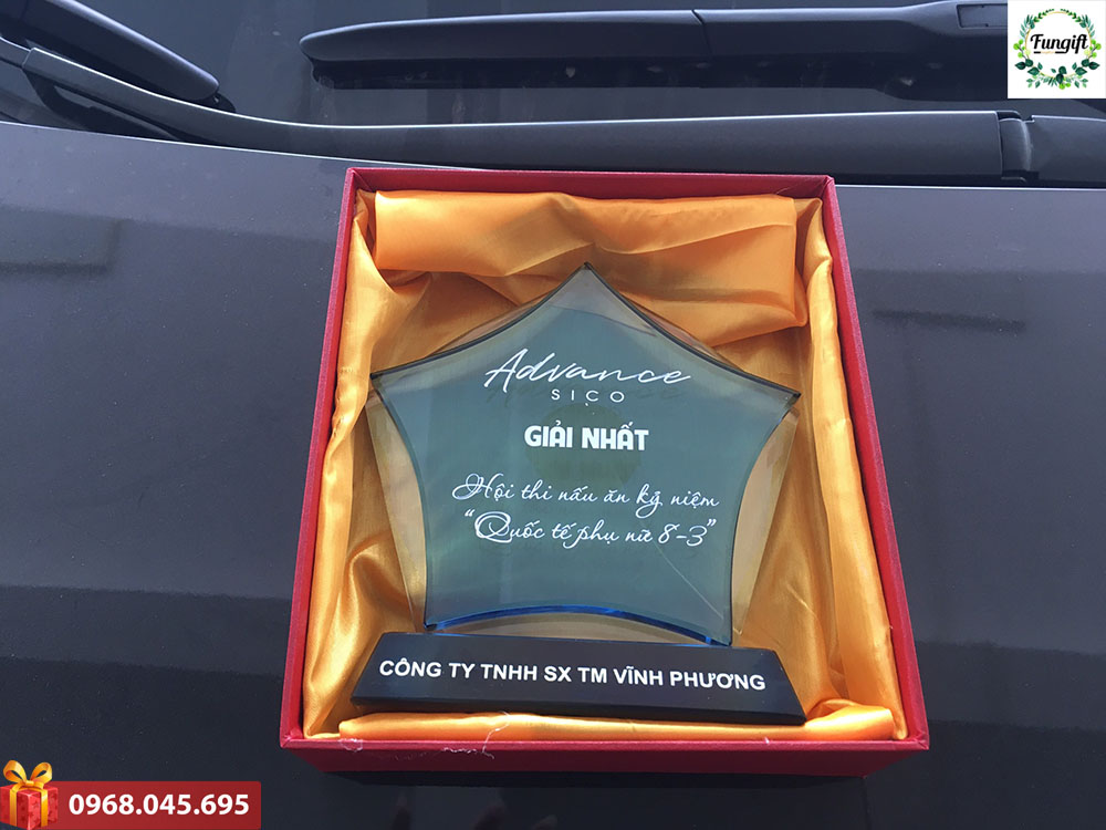 Biểu trưng pha lê in logo theo yêu cầu