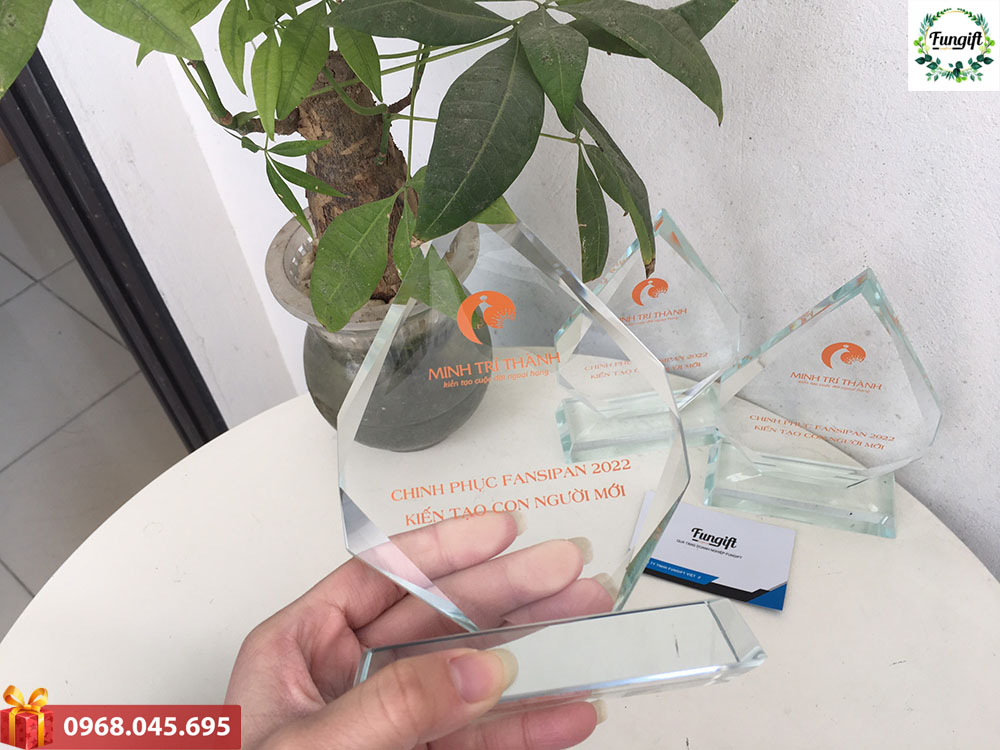 Biểu trưng pha lê in logo