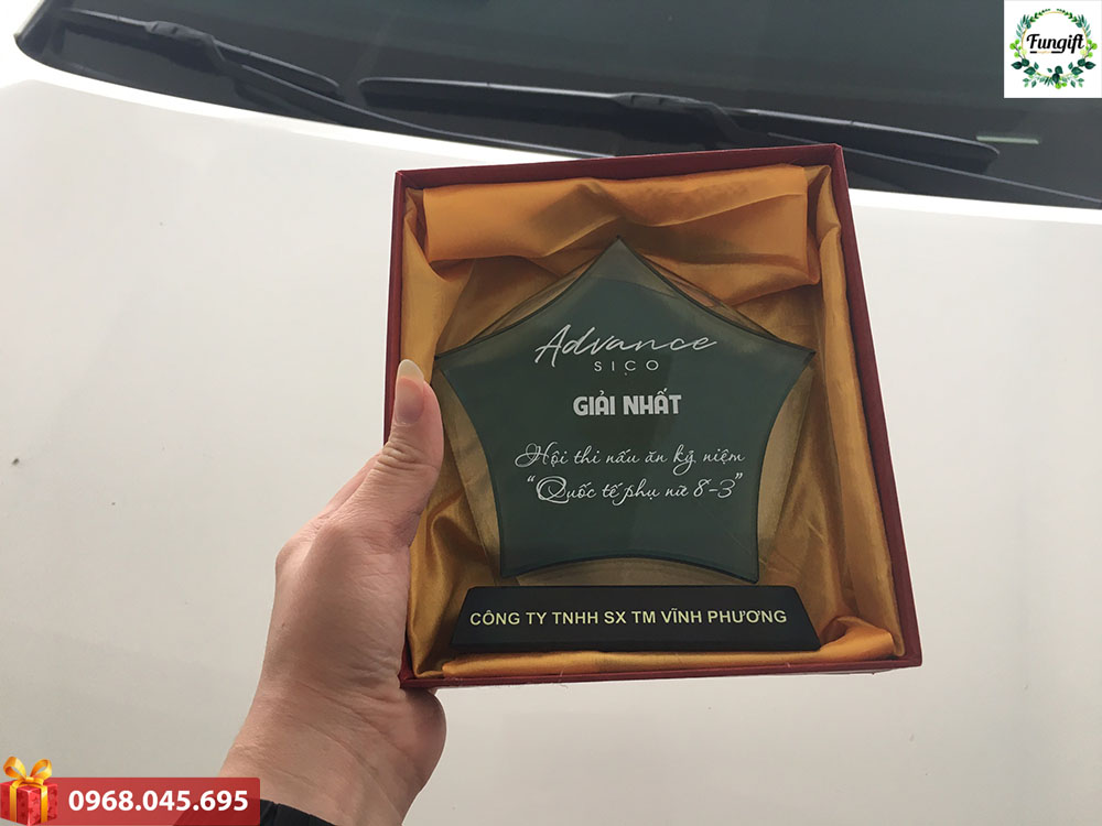 Biểu trưng pha lê quà tặng